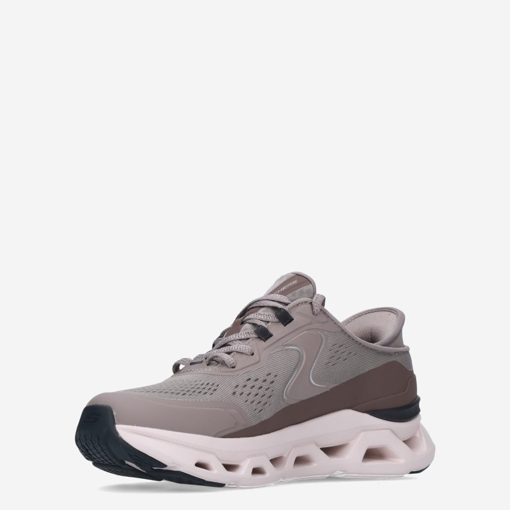 13520_Skechers___135